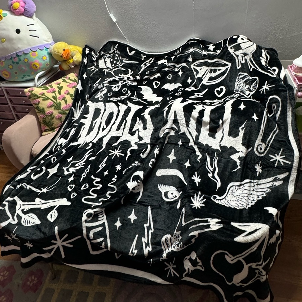 RARE dolls kill blanket